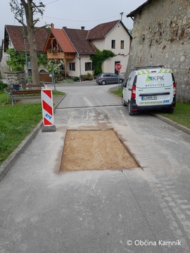 Sanacija poškodovanega vozišča v Mekinjah (1)